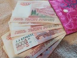 الروبل الروسي يصعد أمام الدولار ويسجل أعلى مستوى في نحو أسبوعين
