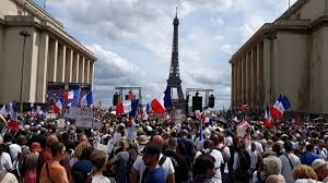 باريس تشهد مظاهرات تطالب باستقالة ماكرون وخروج فرنسا من حلف 