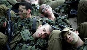 سرقة قاعدة عسكرية للإحتلال الاسرائيلي في النقب المحتل والجنود نيام   