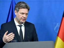  وزير ألماني: امريكا تجني الارباح من الأزمة الأوكرانية عبر فرض 