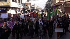 آلاف الأكراد يتظاهرون في القامشلي تنديداً بالهجمات التركية في شمال شرق سورية