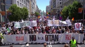 ٱلاف المواطنين الأسبان يخرجون في مسيرات مناهضة للحكومة في مدريد