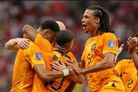 المنتخب الهولندي يسحق المنتخب الامريكي بثلاثية ويصبح أول المتأهلين لربع النهائي