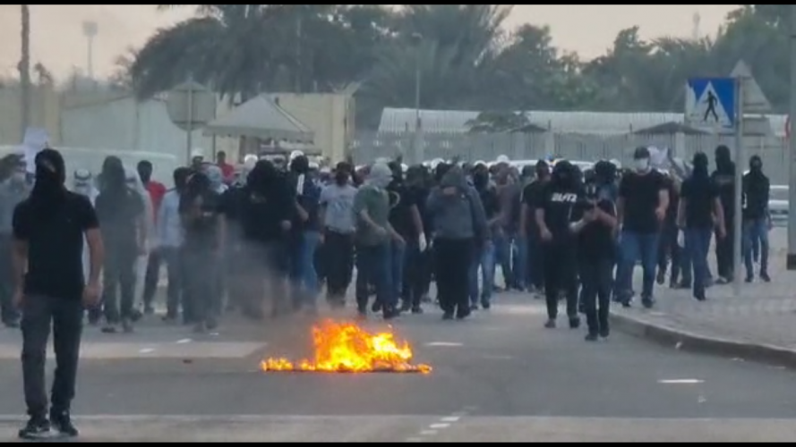 محتجون على زيارة رئيس كيان الاحتلال الى البحرين يشتبكون مع قوات الامن   