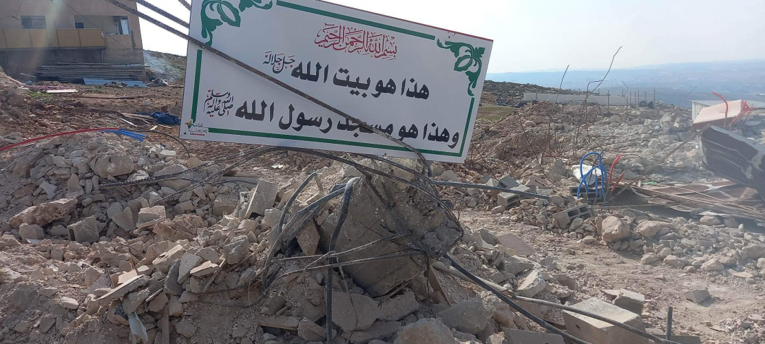 الاحتلال الاسرائيلي يهدم مسجداً في الخليل المحتلة