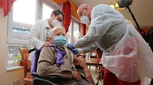 عجوز صينية عمرها 101 سنة تغادر المستشفى في خمسة أيام بعد تعافيها من كورونا