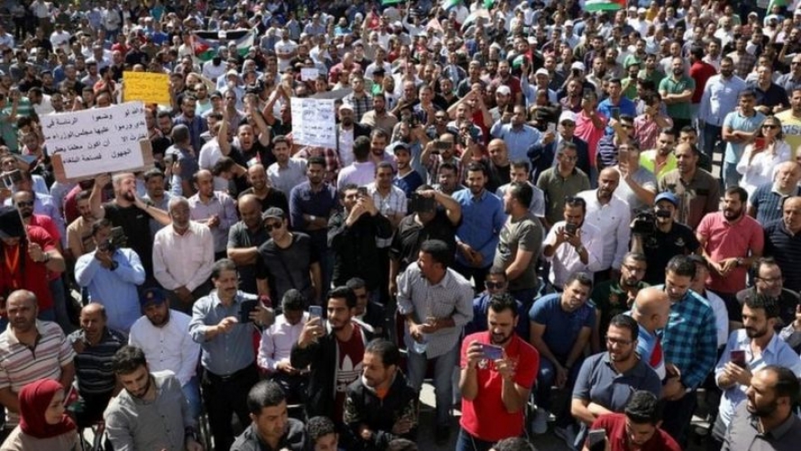 بعد الاحتجاجات.. السلطات الأردنية توقف تطبيق تيك توك 