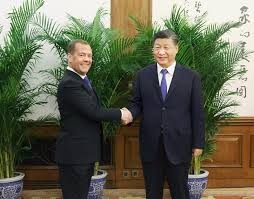 الرئيس الصيني يلتقي رئيس حزب روسيا المتحدة
