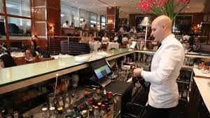 الفايننشال تايمز.. دبي تلغي ضريبة على المشروبات الكحولية بهدف تعزيز السياحة