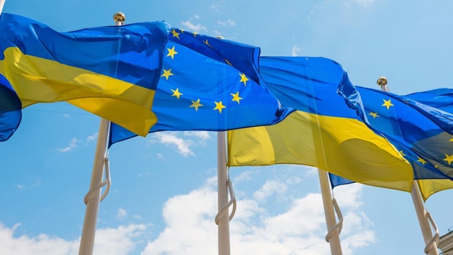 الاتحاد الأوروبي يصادق على الحزمة السابعة من المساعدات العسكرية لأوكرانيا