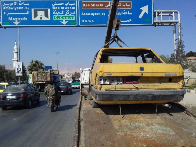 محافظة دمشق ترحل السيارات المتوقفة منذ سنوات في المدينة إلى كراج الحجز