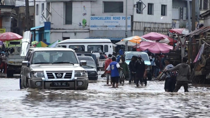 في مدغشقر.. مصرع 24 شخصاً ونزوح اكثر 35 ألف آخرين بعاصفة مدارية ضربت البلاد