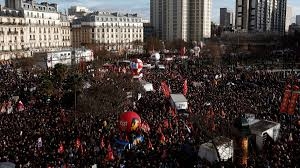 مئات آلاف الفرنسيين يتظاهرون في باريس   