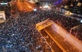 عشرات آلاف المستوطنين يشاركون في مسيرات كبيرة ضد حكومة نتنياهو