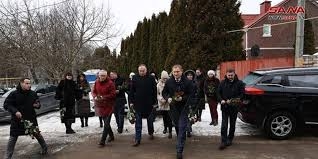 مواطنون ومسؤولون في بيلاروس يتوافدون إلى السفارة السورية تضامنا مع سورية
