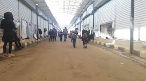تجار حلب يحوّلون سوقاً تجارياً إلى مركز إيواء يضم 2000 ناجٍ