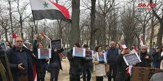 وقفة تضامنية في باريس للمطالبة برفع الحصار الجائر عن سورية