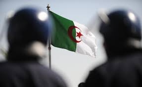 الأمن الجزائري.. توقيف فرنسية- لبنانية متهمة بالإرهاب في مطار هواري بومدين