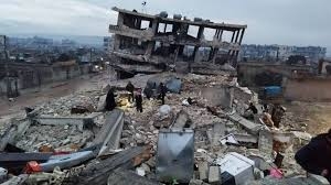 استخراج البطاقات الشخصية وسندات الملكية لمتضرري الزلزال في مراكز الإيواء