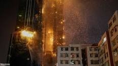 حريق كبير في ناطحة سحاب قيد الإنشاء بهونغ كونغ