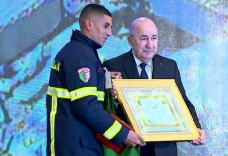 الرئيس الجزائري يكرم بعثة الإنقاذ المشاركة بأعمال الإنقاذ في سورية وتركيا