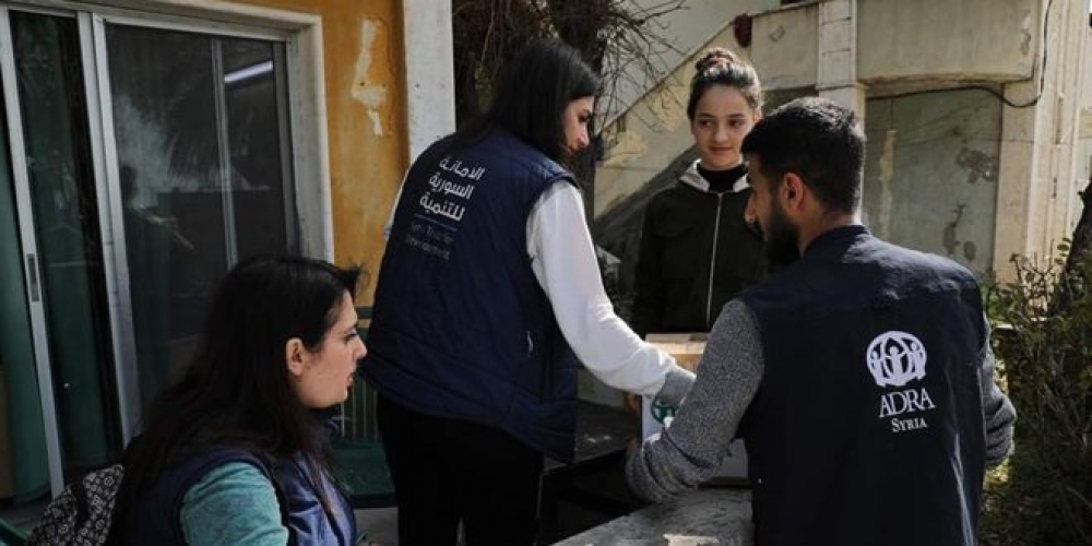 الأمانة السورية للتنمية ومنظمة أدرا توزعان مساعدات لأكثر من 120 عائلة في اللاذقية