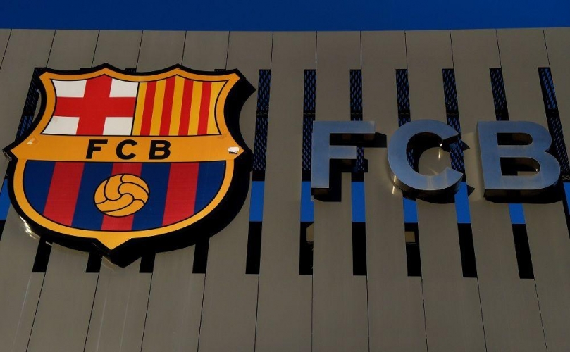 السلطات الإسبانية تتهم نادي برشلونة بجرائم تتعلق بدفع أموال للحكام