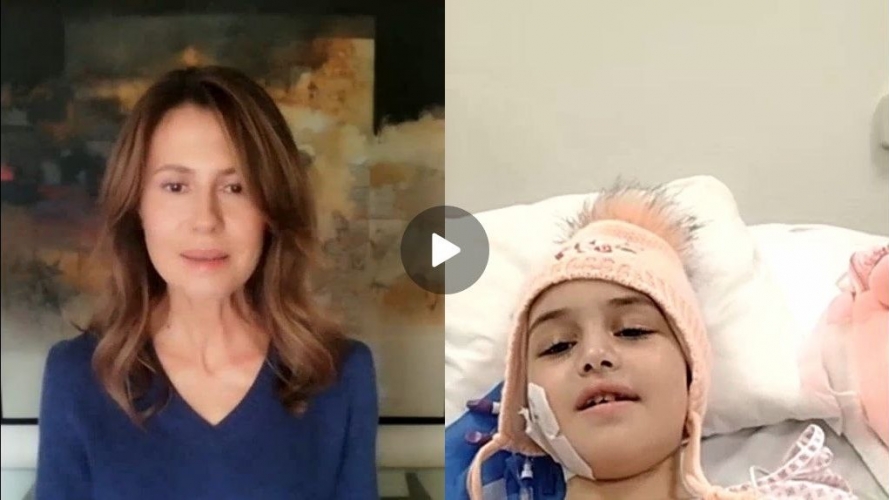 السيدة (أسماء الأسد) تجري اتصال فيديو مع ثلاثة أطفال  أصيبوا بـ هرس الاطراف بسبب الزلزال