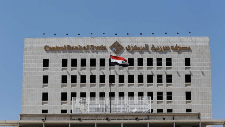 المركزي يحدد سعر الصرف للحوالات والصرافة بـ 7150 ليرة للدولار الواحد