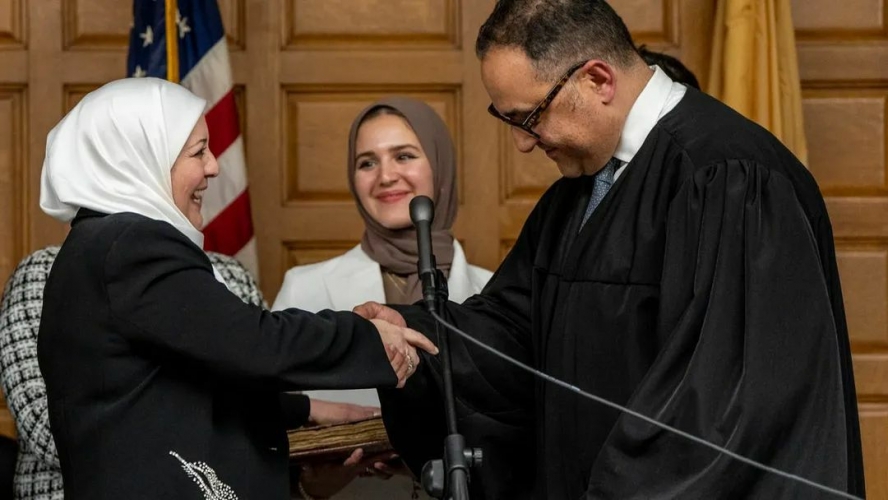 سورية تصبح أول قاضية مسلمة محجبة في أمريكا 