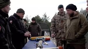 الدفاع البريطانية تنشر أول صور لجنود أوكرانيين بجانب ذخائر اليورانيوم المنضب