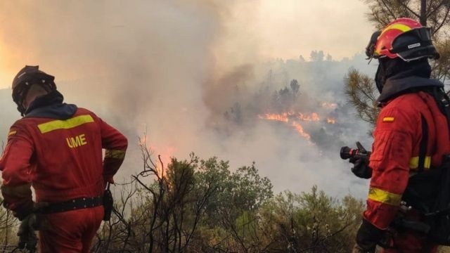 في إسبانيا.. إجلاء عائلات بسبب حرائق مفتعلة شمال البلاد