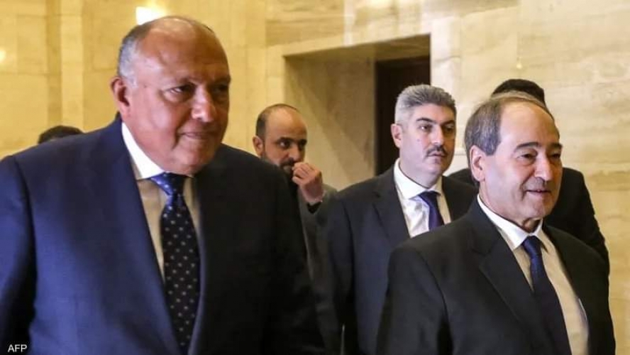 المقداد يصل إلى القاهرة لبحث العلاقات الثنائية بين سورية ومصر