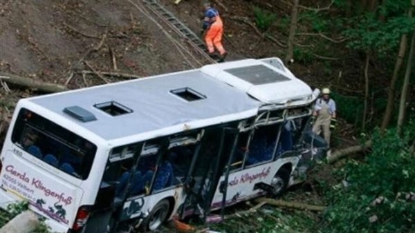مصرع 10 أشخاص بحادث سقوط حافلة بنهر في بيرو