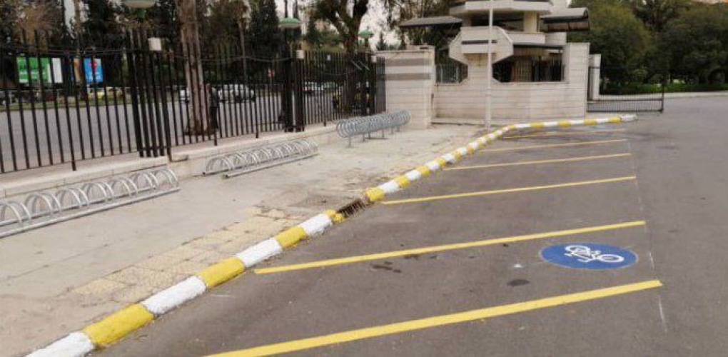جامعة دمشق تجهز مواقف للدراجات الهوائية للطلاب مجهزة بأدوات حماية