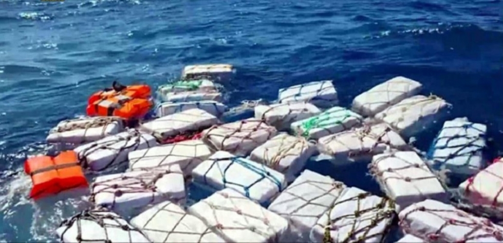 ايطاليا تضبط كمية هائلة من المخدرات تطفو على سواحل صقلية