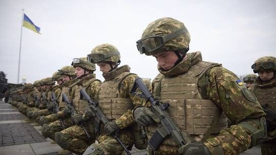 جنرالات بريطانيون يحذرون القوات الأوكرانية من عواقب فشل هجومها المضاد