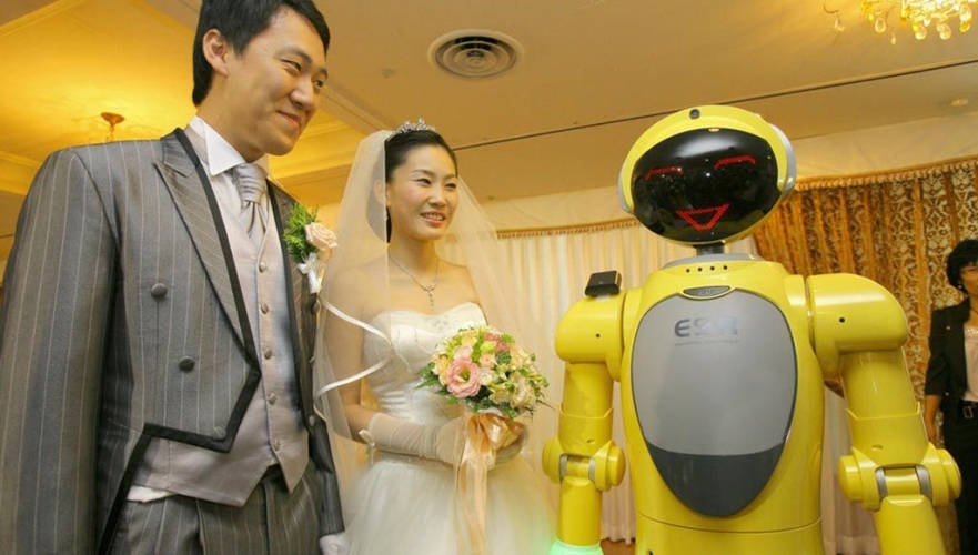 في عام 2050 سيكون الزواج من الروبوتات متاحاً