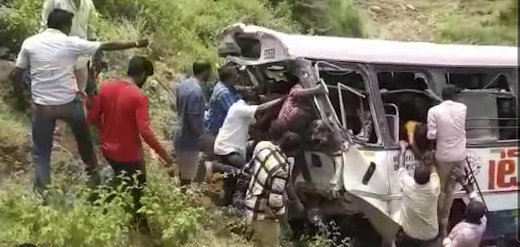 مصرع نحو 20 شخصا وإصابة أكثر من 25 إثر سقوط حافلة ركاب بوسط الهند