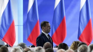 ميدفيديف: العالم يقترب من الحرب العالمية الثالثة ومهمتنا اعادة العلاقات الدولية الى مبادئ المساواة