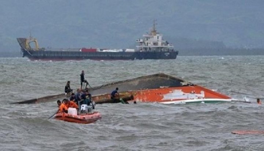 غرق سفينة صيد صينية وسط المياه العميقة في المحيط الهندي