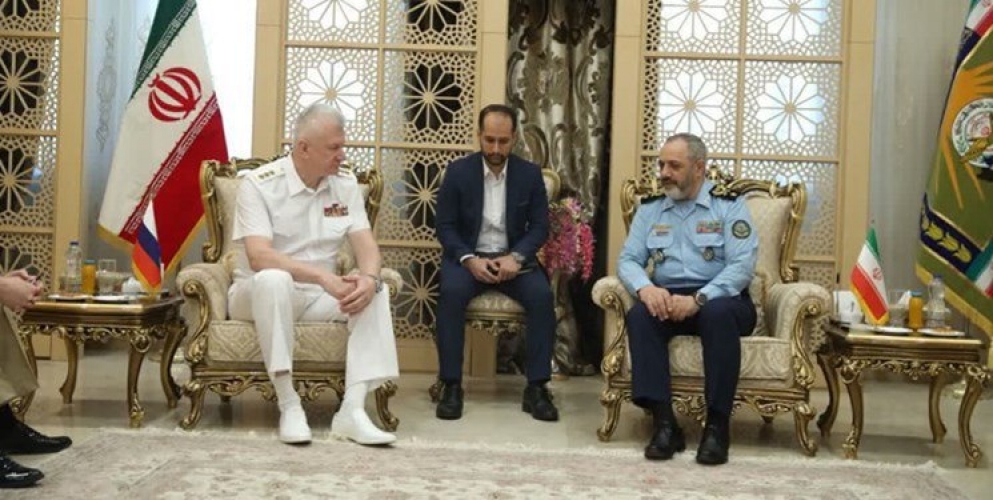 قائد عسكري إيراني خلال استقباله قائد البحرية الروسية.. أننا على وشك تشكيل نظام عالمي جديد