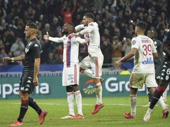 ليون يتغلب على ضيفه موناكو في الدوري الفرنسي