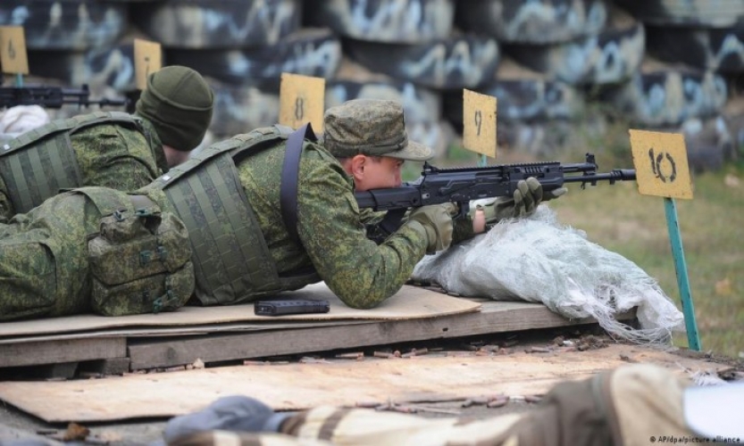 الاتحاد الأوروبي ينتهي من تدريب 15 ألف جندي أوكراني للهجوم المضاد
