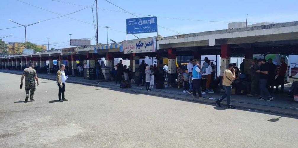 توقف الرحلات إلى المحافظات في كراج بولمان اللاذقية.. ونقيب السائقين يكشف السبب؟