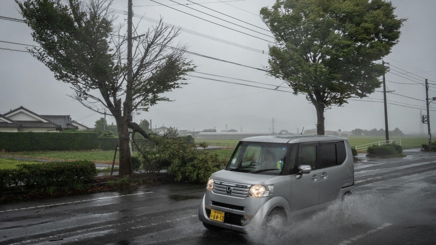 أمر بإجلاء نحو 46 ألفا من سكان جنوب اليابان بسبب إعصار 