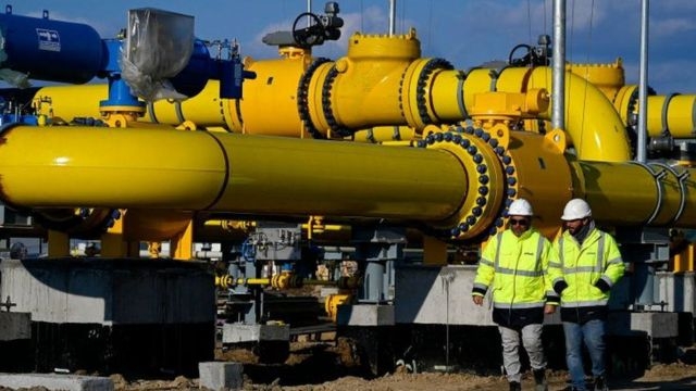 روسيا تتلقى أكثر من 20 طلبا من دول مختلفة لشراء النفط والغاز الروسيين