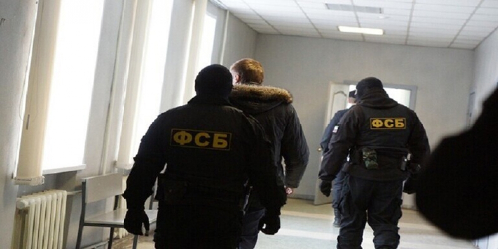 الأمن الروسي يعتقل أمريكي رفيع الشأن بتهمة تجارة المخدرات والابتزاز