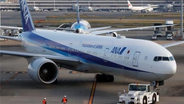 اصطدام طائرتين في مطار هانيدا الياباني
