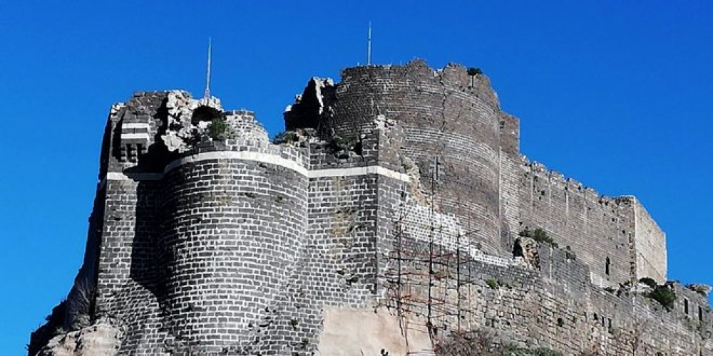 بعثة سورية هنغارية مشتركة تواصل العمل في قلعة المرقب لتوصيف أضرار الزلزال